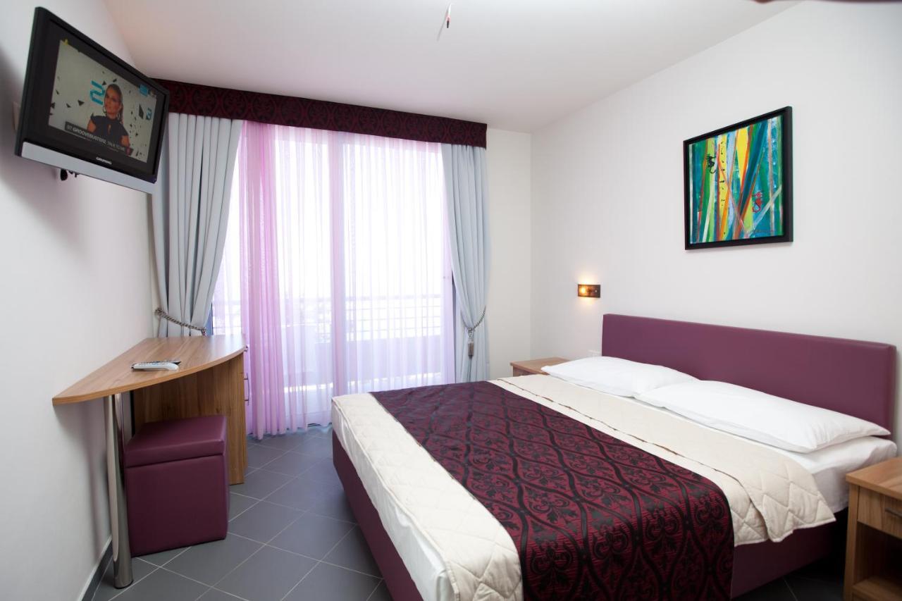 Hotel Sirena Podgora Buitenkant foto
