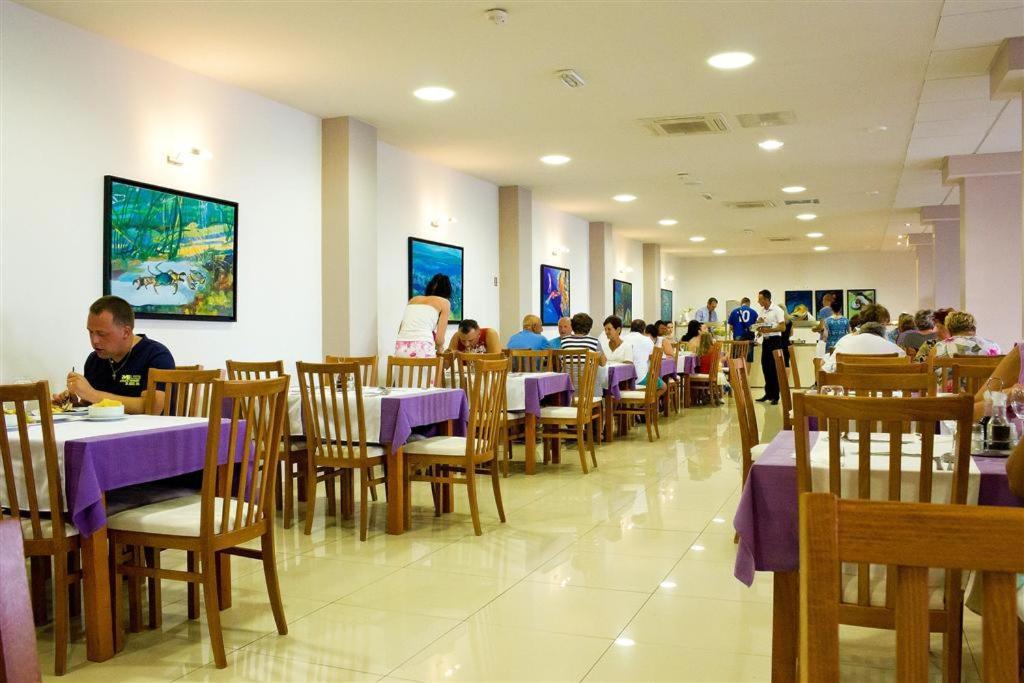 Hotel Sirena Podgora Buitenkant foto