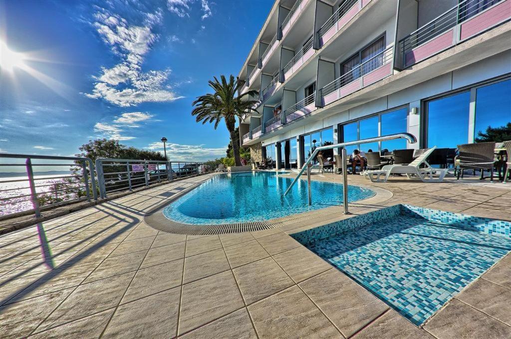Hotel Sirena Podgora Buitenkant foto