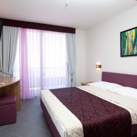 Hotel Sirena Podgora Buitenkant foto