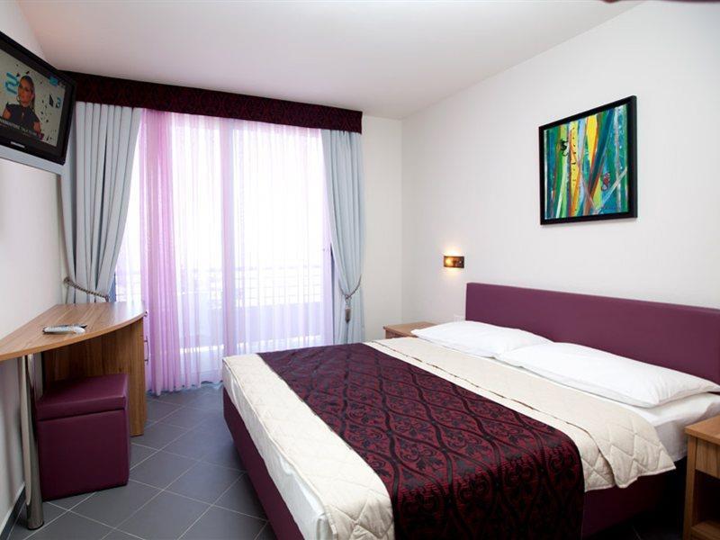Hotel Sirena Podgora Buitenkant foto