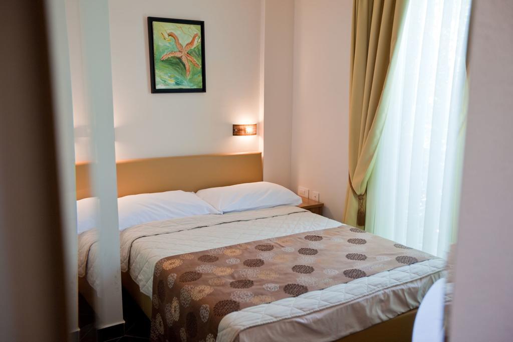 Hotel Sirena Podgora Buitenkant foto