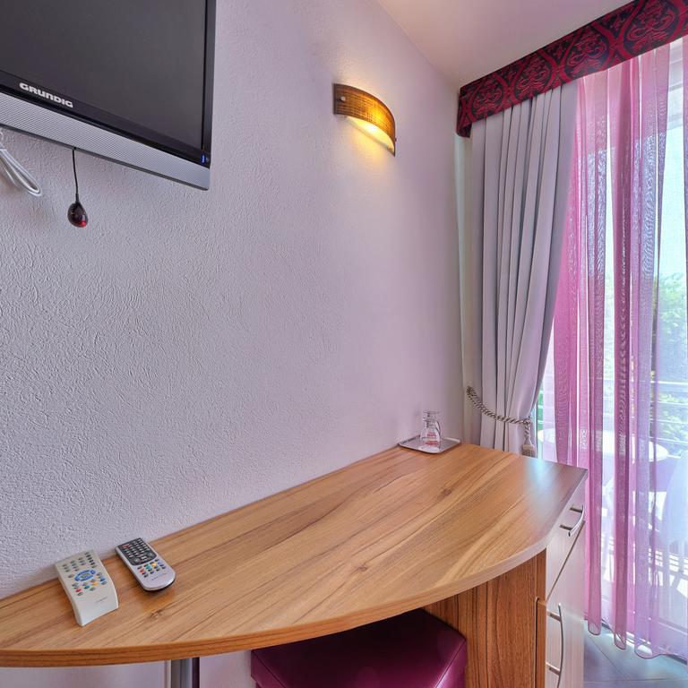 Hotel Sirena Podgora Buitenkant foto