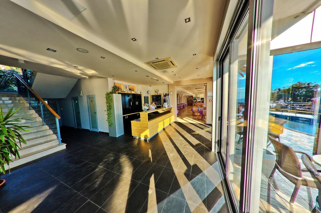 Hotel Sirena Podgora Buitenkant foto