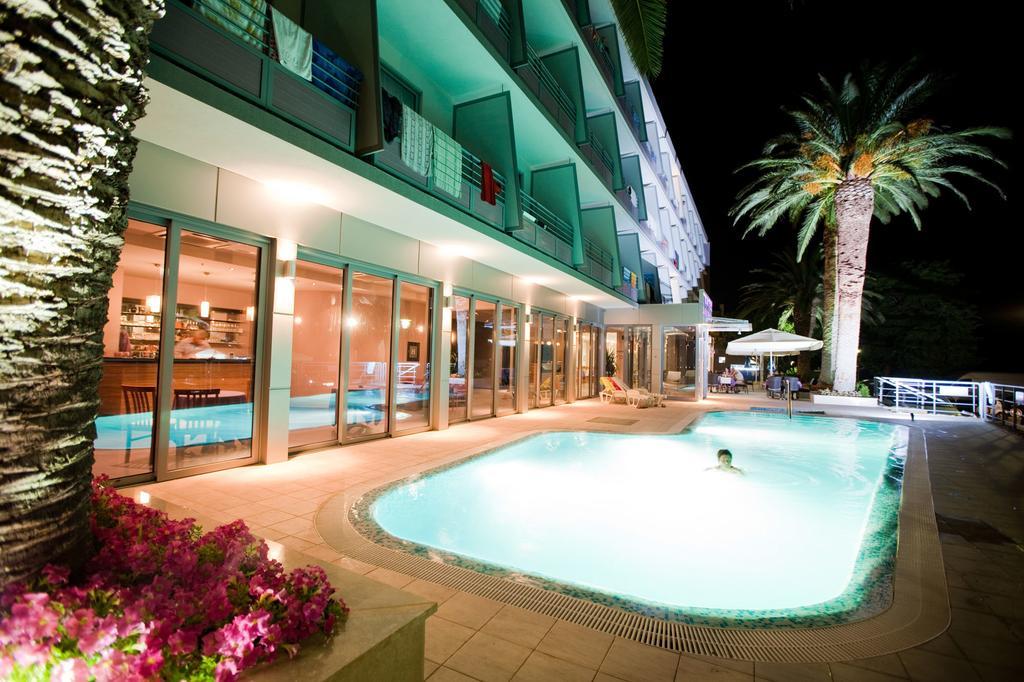 Hotel Sirena Podgora Buitenkant foto