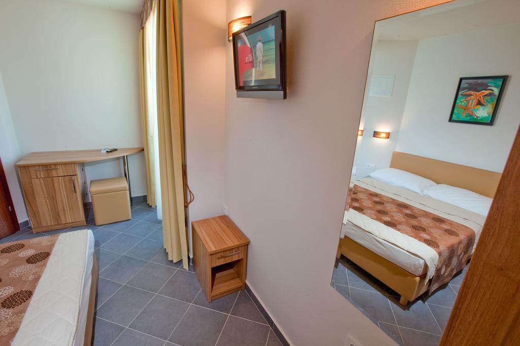 Hotel Sirena Podgora Buitenkant foto