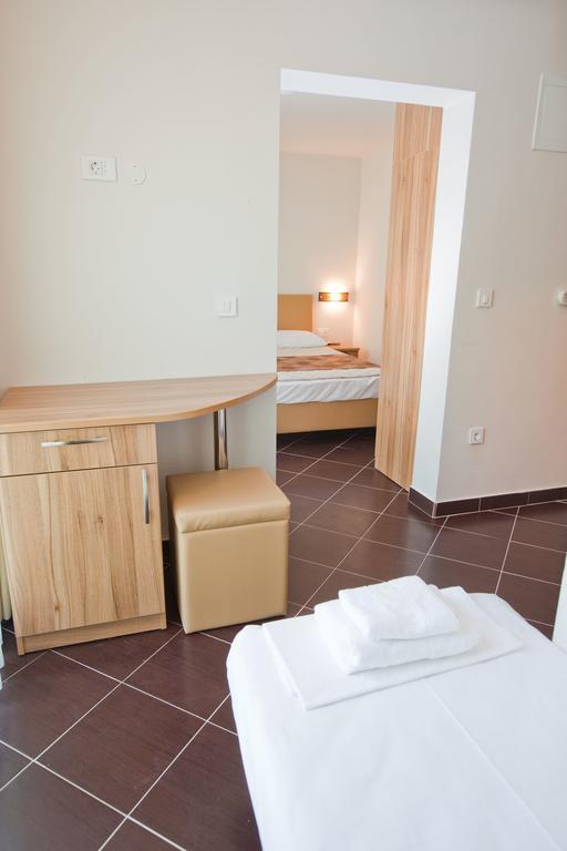 Hotel Sirena Podgora Buitenkant foto
