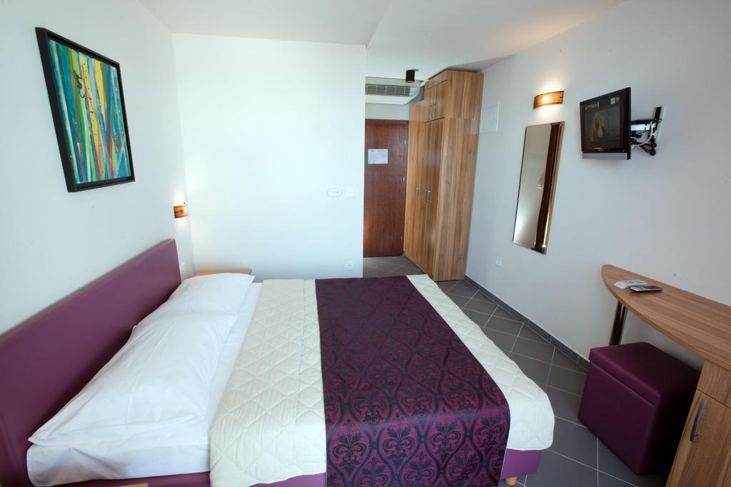 Hotel Sirena Podgora Buitenkant foto